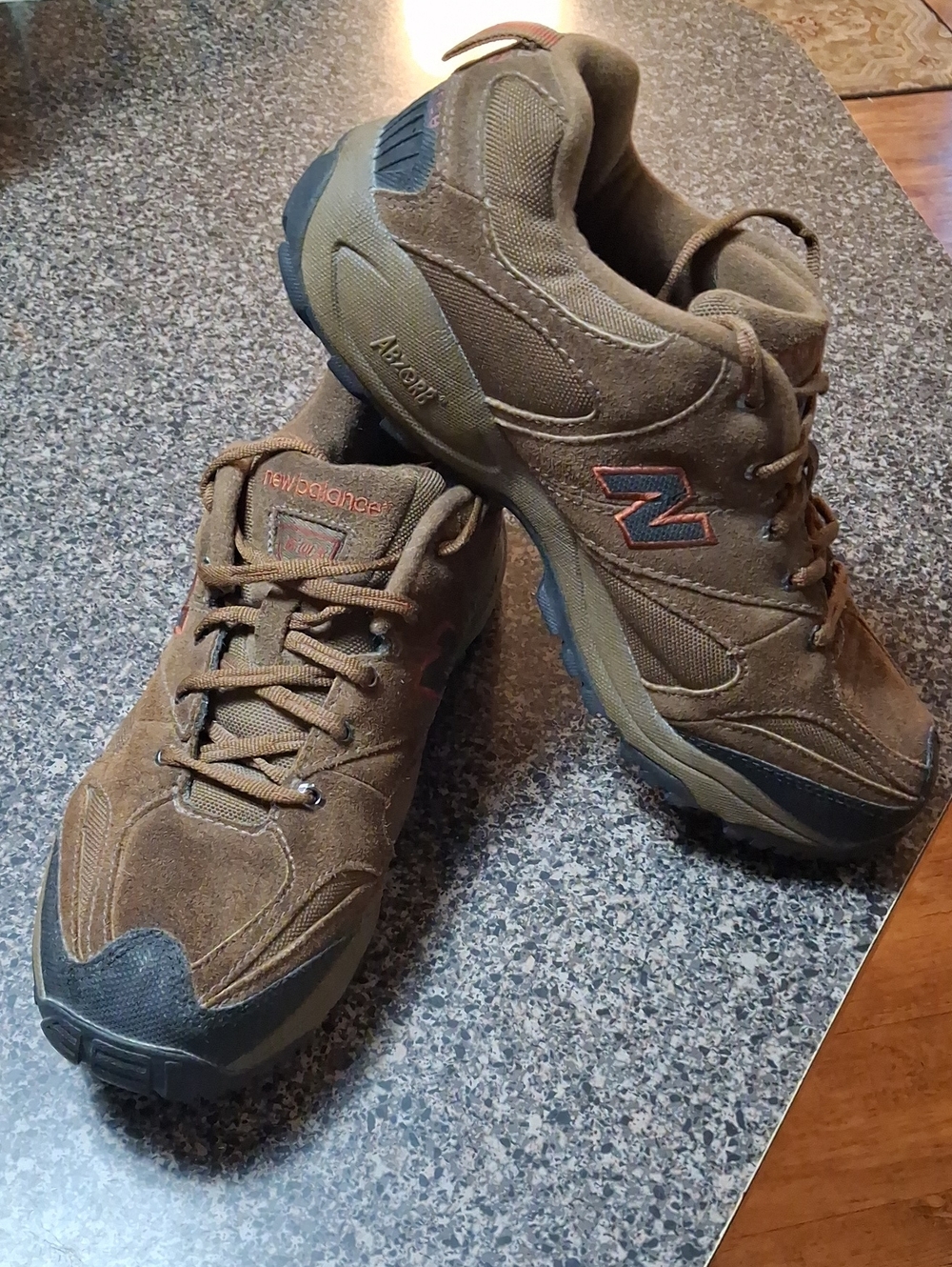 New Balance Men's Brown Suede And Canvas Trail Sneakers Size 10.5